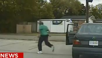 jeune_afrique's tweet photo. Meurtre de #WalterScott : les images filmées depuis la voiture du policier > http://t.co/T3i3ph8fQu #racisme http://t.co/bwnjDBiN8Z