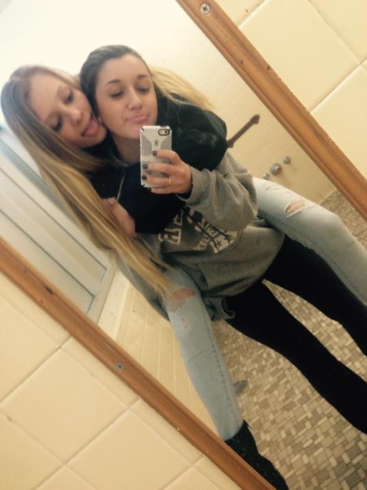 lexaavictoria's tweet photo. My best friend is cooler than yours http://t.co/2YkDiLTnIN