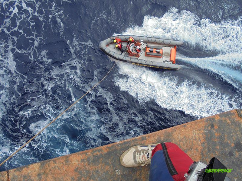 greenpeacepix's tweet photo. Day 4 on @Greenpeace Polar Pioneer oil rig protest #savethearctic #TheCrossing http://t.co/ipnxSGVnvW