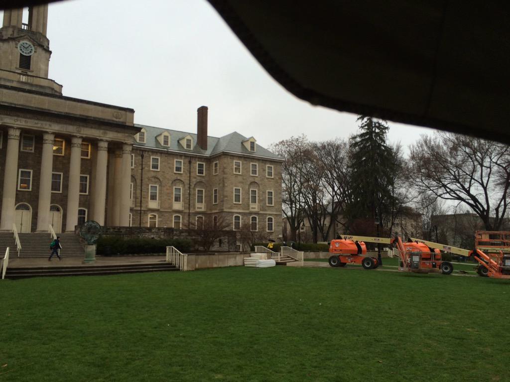 psutheatre's tweet photo. Kind of a rainy day, but prep on the lawn for Julius Caesar starts now! RT @TravPSUSM: And it begins #PSUJC http://t.co/1JTRYyYUKA