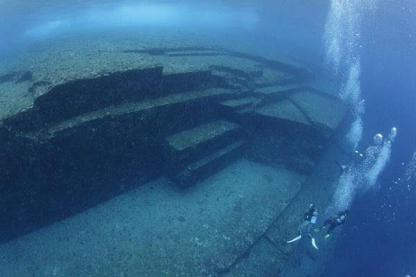 WorIdKnowledge's tweet photo. 6 mysterious underwater structures... 
http://t.co/eCF3AMR8mU http://t.co/vBhQhorFt9