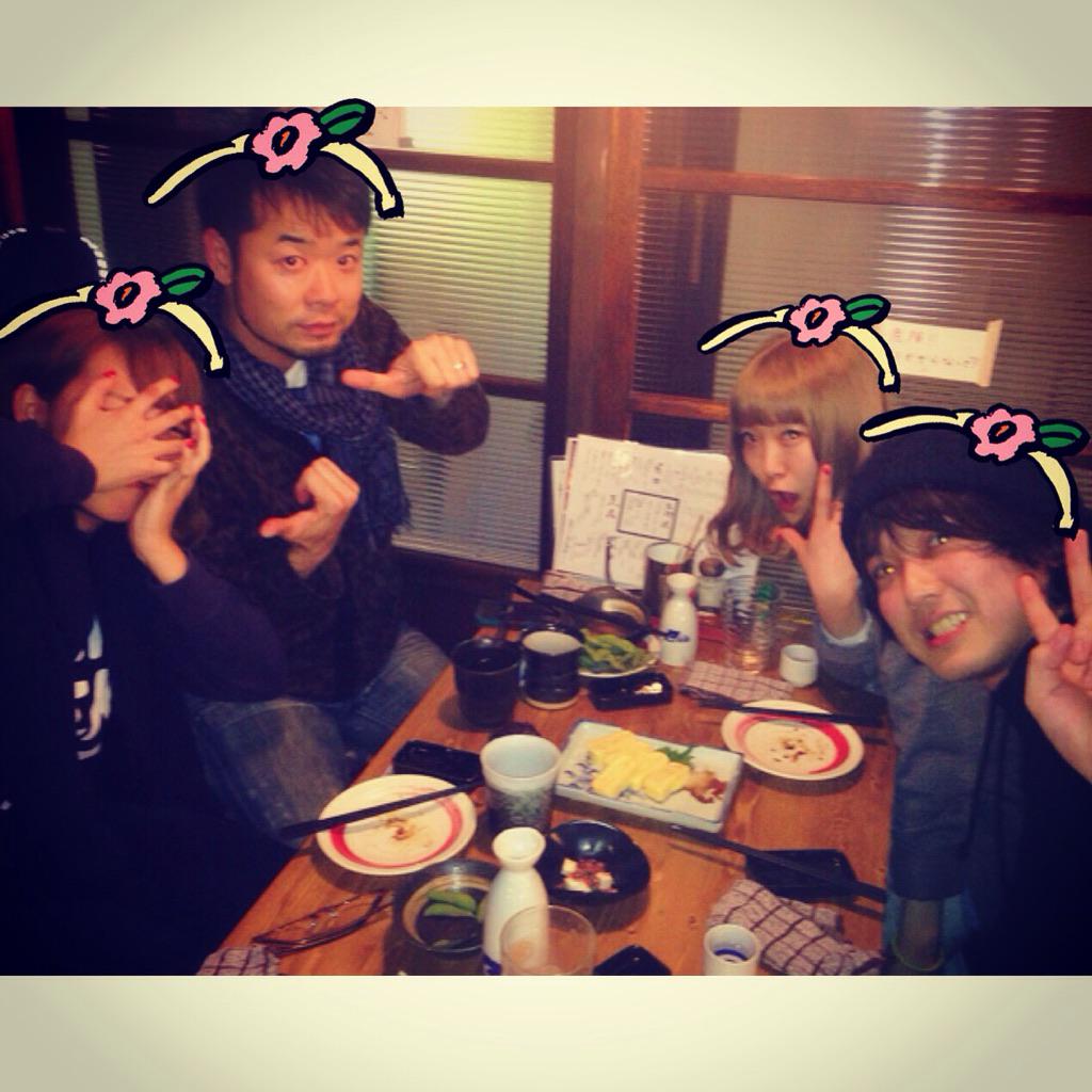 kisa_sakaguchi's tweet photo. 今日はHBラストライブのリハでした！終わってからみんなで呑みに行ったよ〜＾＾🍺4/28ラストライブも、ベースに林由恭さん、ギターに岡本晃弦さんをお招きして演奏いたします！明日からチケット一般発売開始です！よろしくお願いします🐥 http://t.co/fK6ZeKJ4Ix