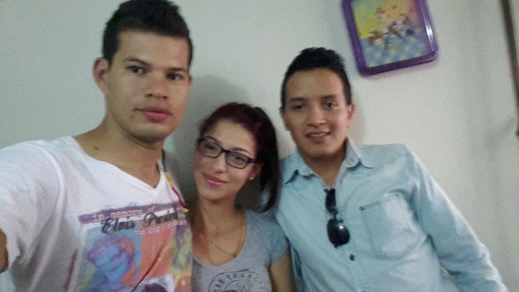 Cuentoapartexp's tweet photo. @Aniakalderon @MaximoSonido @JIMMEN_07 @GaToAkosTa en el programa del miercoles http://t.co/sczqQPWmFp