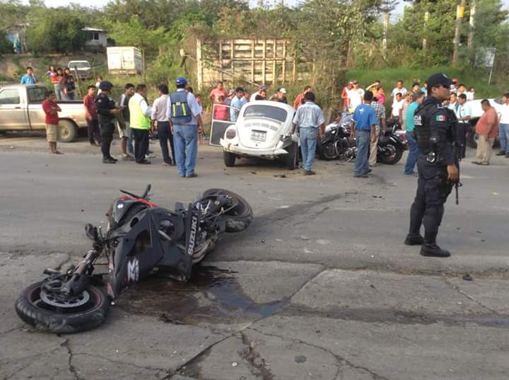FallenRidermx's tweet photo. El dia de ayer en Tontayuca
Final realmente inesperado
#FallenRider #Bikers http://t.co/FewYtf6Ipn