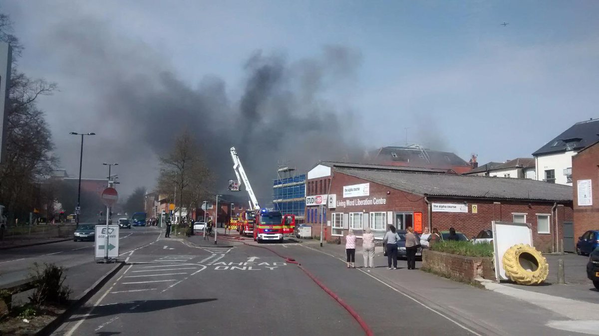 Horatio_Morgan's tweet photo. Big fire in Southampton. #uhoh #fire #southampton http://t.co/WGpZJyZlao