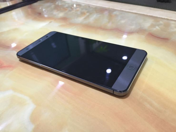 EmilianoRagoni's tweet photo. #Elephone #P7000: il top di gamma low cost, caratteristiche e disponibilità
http://t.co/212MgejJPn http://t.co/dAuZNTcV0L