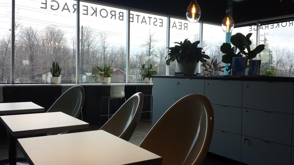 TW_RebeccaW's tweet photo. Calm before the weekend storm of activity. Getting things done early at a quiet office #twdifference #realtorswork http://t.co/Kf7tfY5cvm