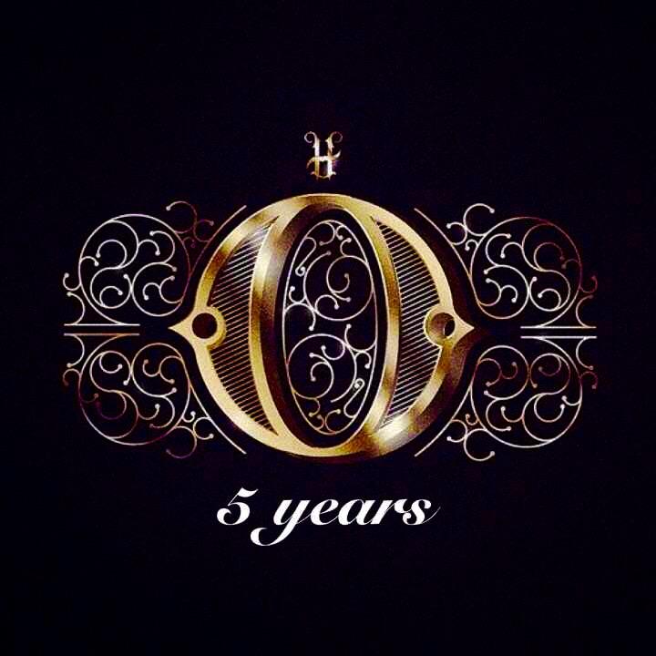SincerelyyLodia's tweet image. We don't make no mediocre, cuz we're far from mediocre 💂🐾🐯 #5YEARS #OMICRONCHAPTER @OutrageousDivas