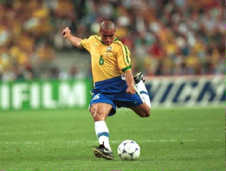 Happy Birthday to Roberto Carlos who turns 42 today.
- 1 World Cup
- 4 La Ligas
- 3 Champions Leagues 