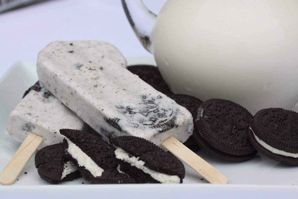 _LunaPops's tweet photo. #FridayFeeling -- yummy Cookies &amp; Cream LunaPops! http://t.co/WM6ggg4OZb