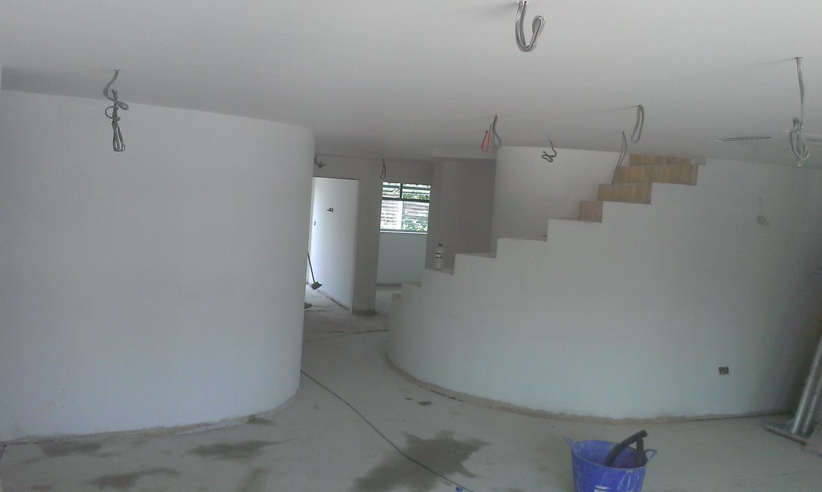 flawless curved wall with Shaw Plastering Services