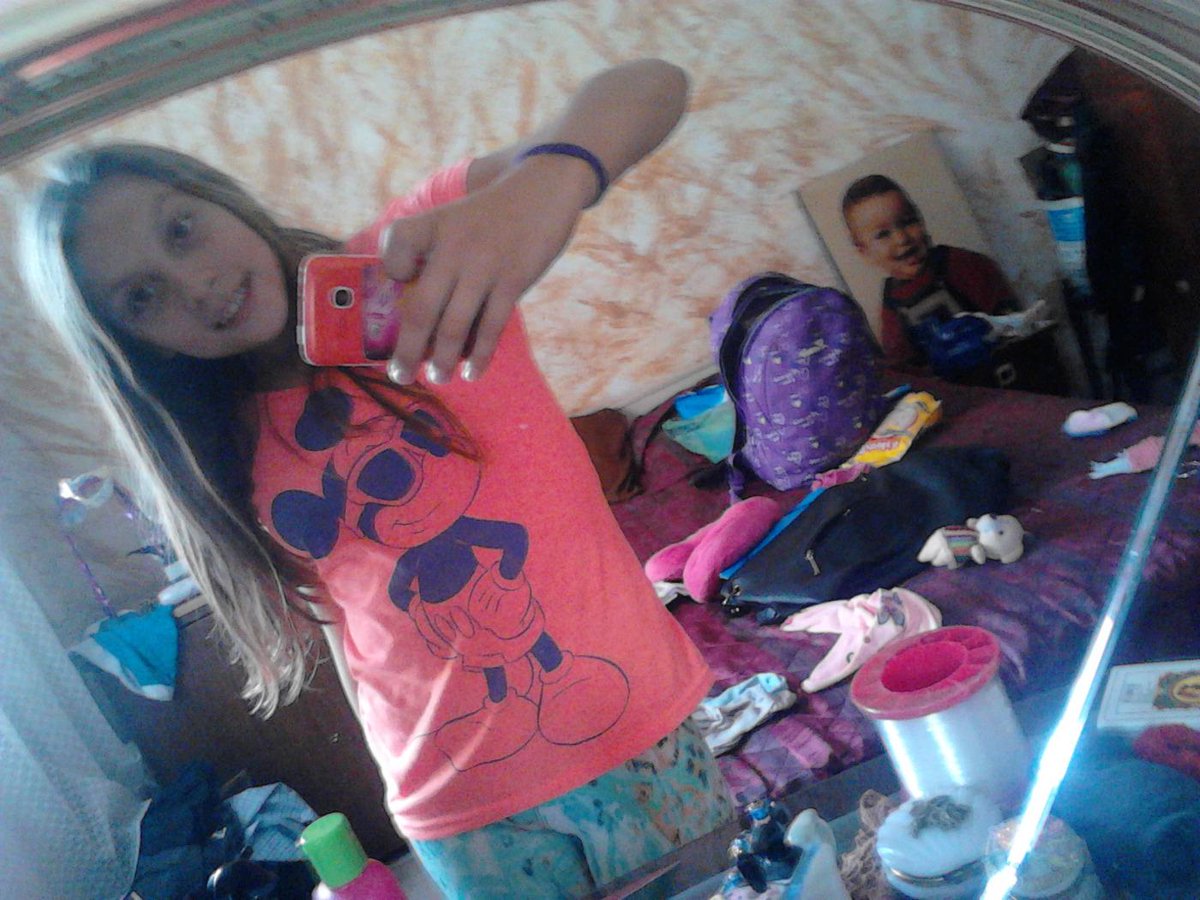 AMelina's tweet photo. All you ned is love :3 http://t.co/G3LkgimPE8