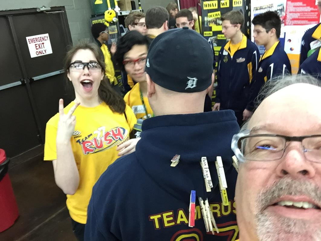 ffox9222's tweet photo. @TeamRUSH27 @stevejhyer @JFoxy #rushselfie http://t.co/6I8p6QGiSz