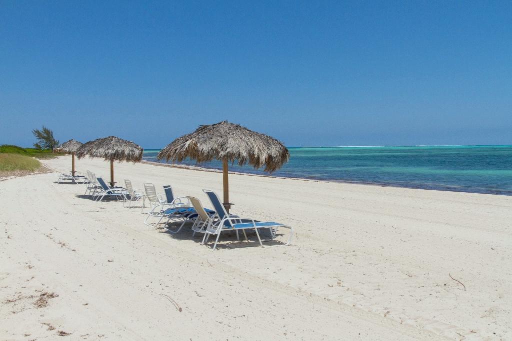 #TGIF! The #beach is waiting <a href="/NWPResort/">NorthwestPointResort</a> #relax #Caribbean #holdiay #funinthesun #sunshine #TurksandCaisos #islandlife