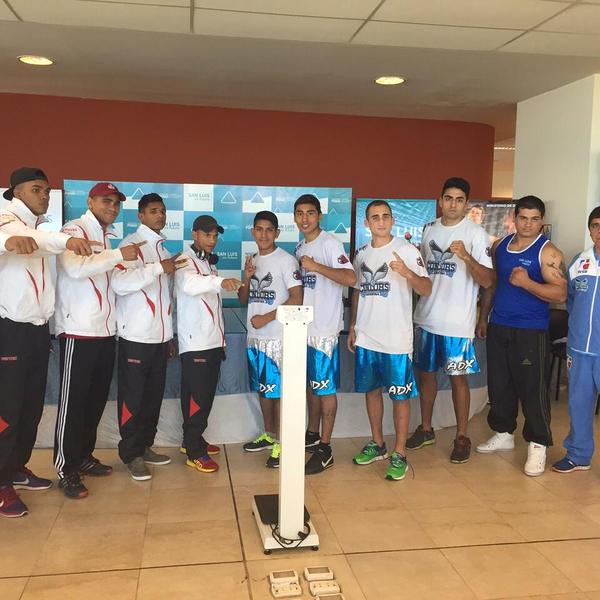 CondorsArgBox's tweet image. Tomorrow 20:30 GTM-3 @CondorsArgBox vs @caciques2015 . Official weight in, check! #WorldSeriesBoxing @TyCSports