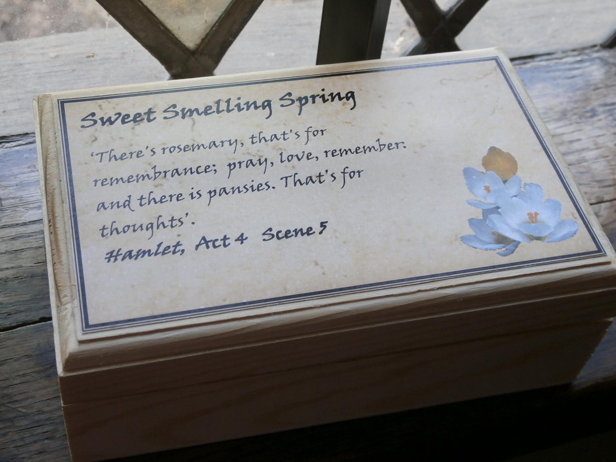 ShakespeareBT's tweet photo. Anne Hathaway's Cottage is springing to life. Why not test your nose with our spring scented children’s trail. http://t.co/7SnhpjPd2b