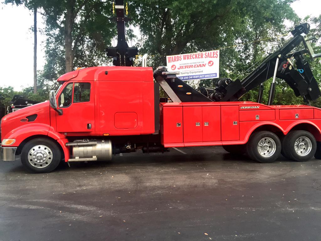 ECTTS's tweet photo. Florida Tow Show 2015 #ectts #towing #wreckers #jerrdan #towshow http://t.co/Iv9gkXSgOa