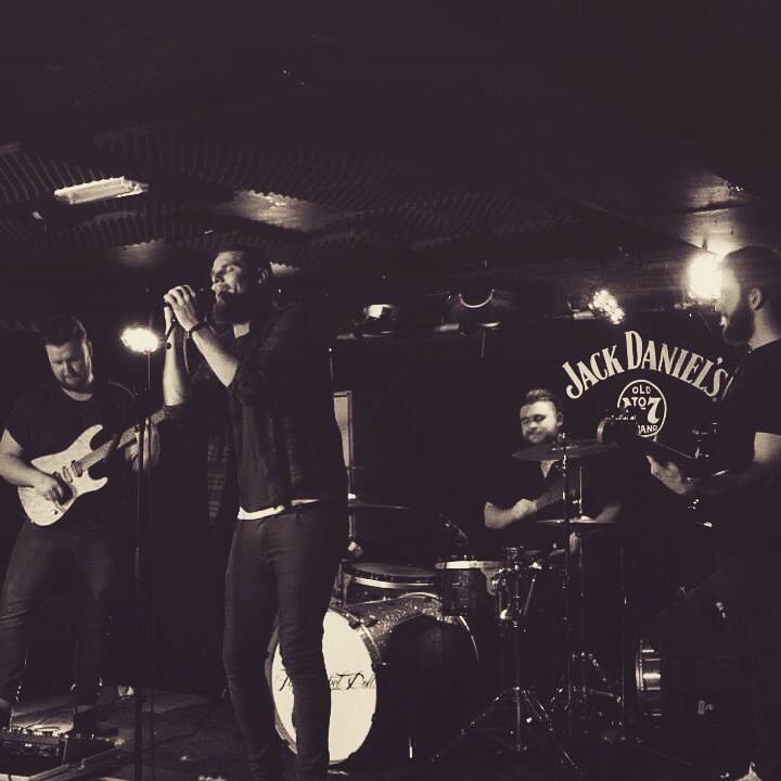 FreemanGarf's tweet image. Last gig......