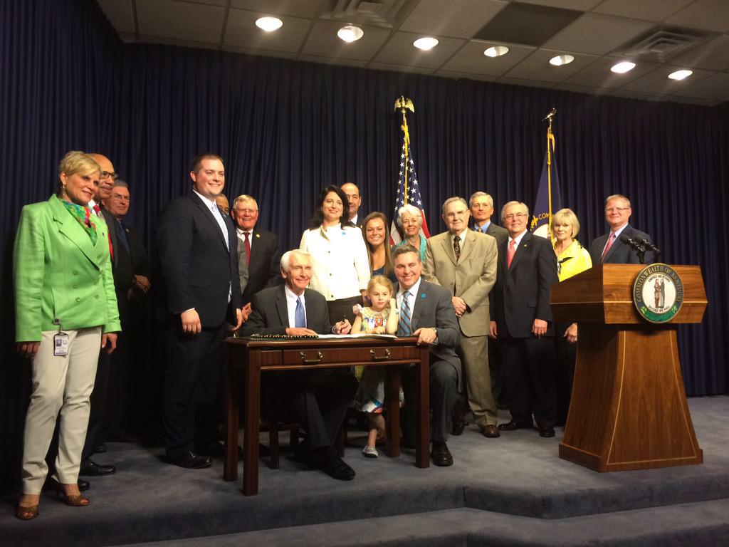 FakeDamonThayer's tweet image. Every picture I get farther away from the center of attention :-( AT LEAST I got behind the podium! #KyGa15 #DTGA15