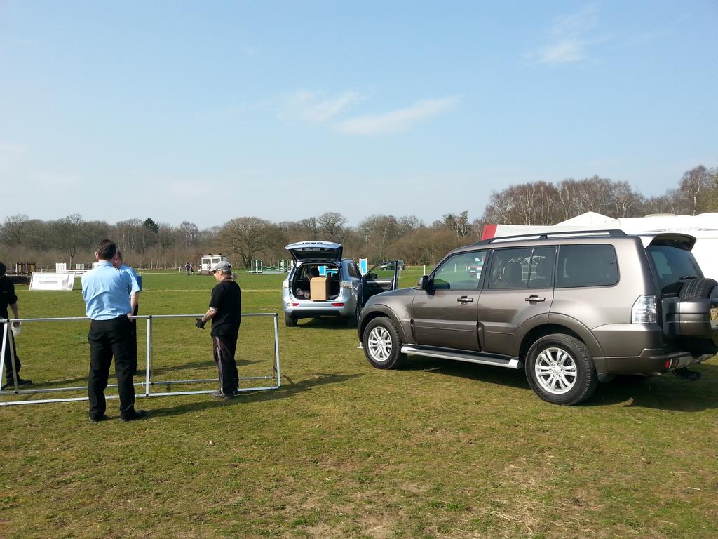 BaronHalpenny's tweet photo. @MitsubishiUK @charleswarners getting ready for #NDHT15 #SponsoringEventing #HorseHour @myfei_home @BEventing http://t.co/8ulJSA8J3K