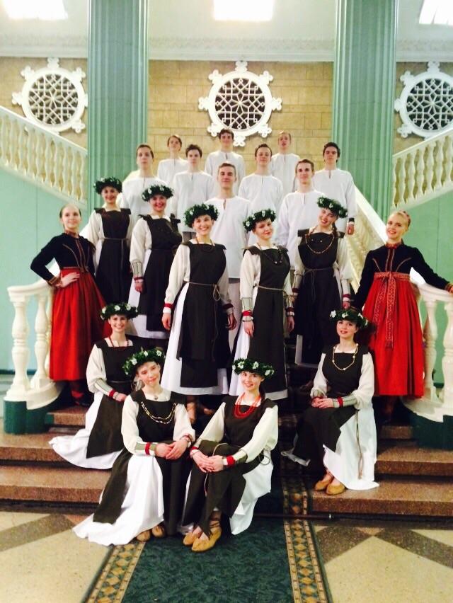 DartaKambala's tweet photo. Zeme ar debesīm griežas no prieka, un deju solis rit raits - Laureātu diploms, 1.vieta! @Auseklitis1 ! #48,3 http://t.co/eX2YrYB8sD