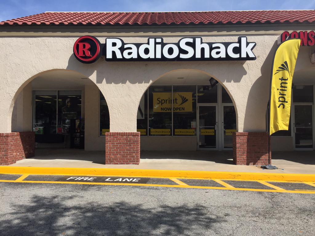 sprintstorefern's tweet photo. Sprint now open in Fernandina Beach! Come pay us a visit and we'll Cut Your Bill in Half &amp; Get you FREE tablet!!! http://t.co/SpL5UPuXeV
