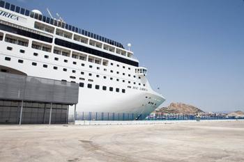 PortuariaRD's tweet photo. Internacional.- El puerto de Alicante inaugura la temporada de cruceros. vía http://t.co/yW8YJvzA7W http://t.co/vNdboHuLjX