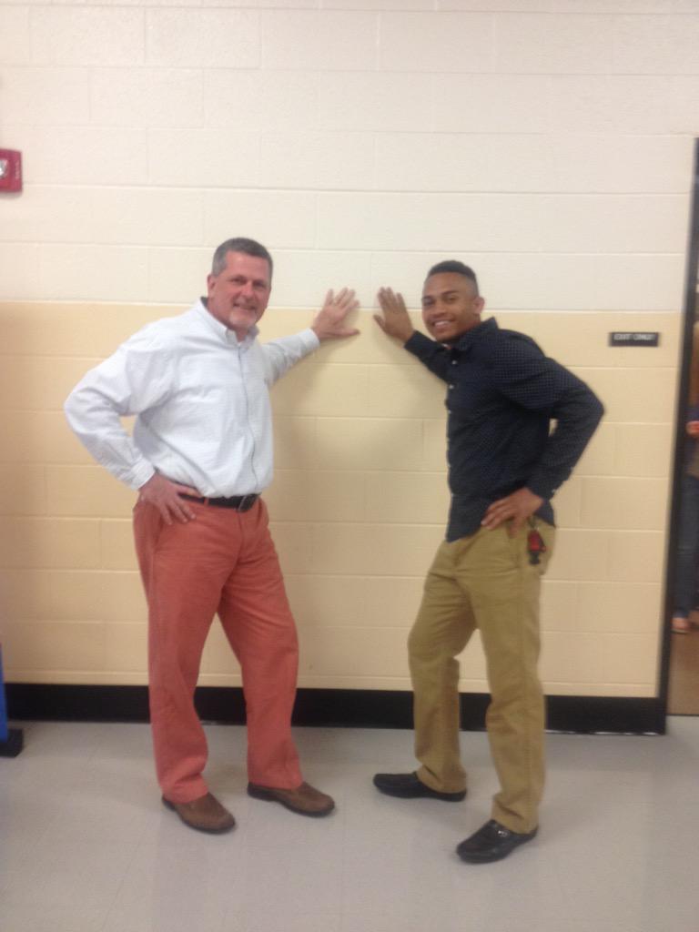morgane_watkins's tweet photo. Best dressed contest @ Mo. East. Retweet to vote for @Coachwellsd1 &amp; favorite to vote for @cuberson #dressedtothe9s http://t.co/tn9NNeXhK7