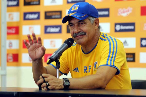 SportingChiapas's tweet photo. El "Tuca" Ferretti llega a un acuerdo con la directiva de Tigres y amplia su contrato hasta 2018. @TuxRecomienda http://t.co/p69OheZd4g