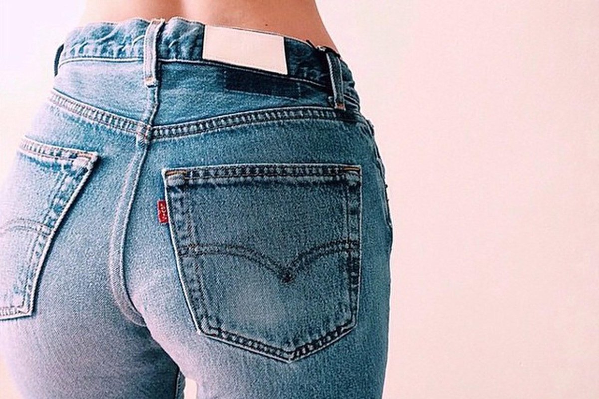 BritishVogue's tweet photo. Are these the perfect jeans? http://t.co/5lNcfRLsrW http://t.co/vvHMQ22ZlG