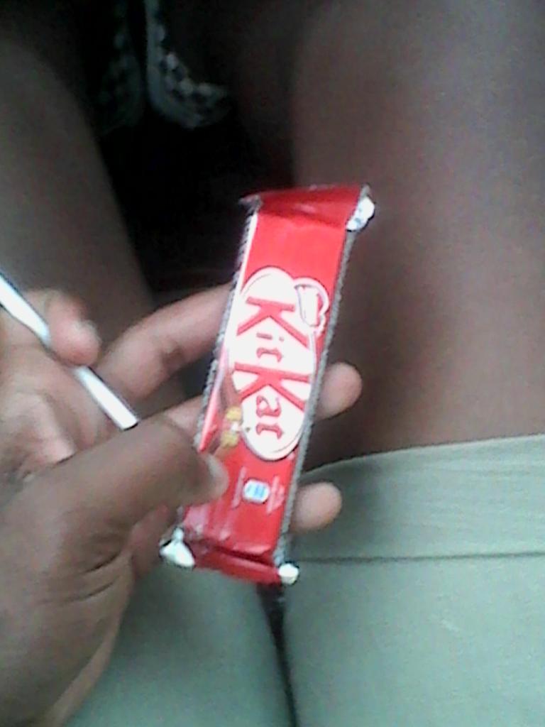 Tyla_Zakhe's tweet photo. Am having a Break, Having a #KitKay <3 http://t.co/DPiFvWdjE1