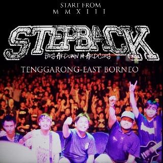 STEPBACKHC's tweet image. Wanita berjilbab di tengah mospit itu keren \=d/ || Terimakasih balikpapan. Kalian HardCore Keren dari Belantara \M/