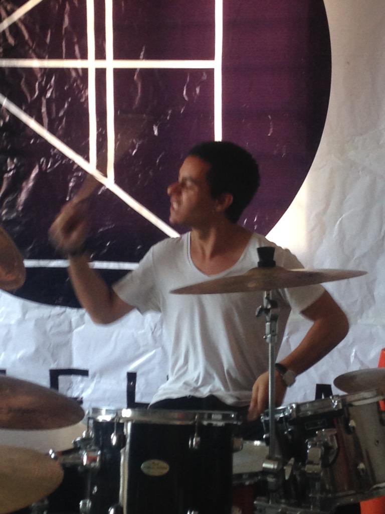 benehammusic's tweet photo. #backintrack "Bam" Joyner en la batería http://t.co/GZV8khsiSi