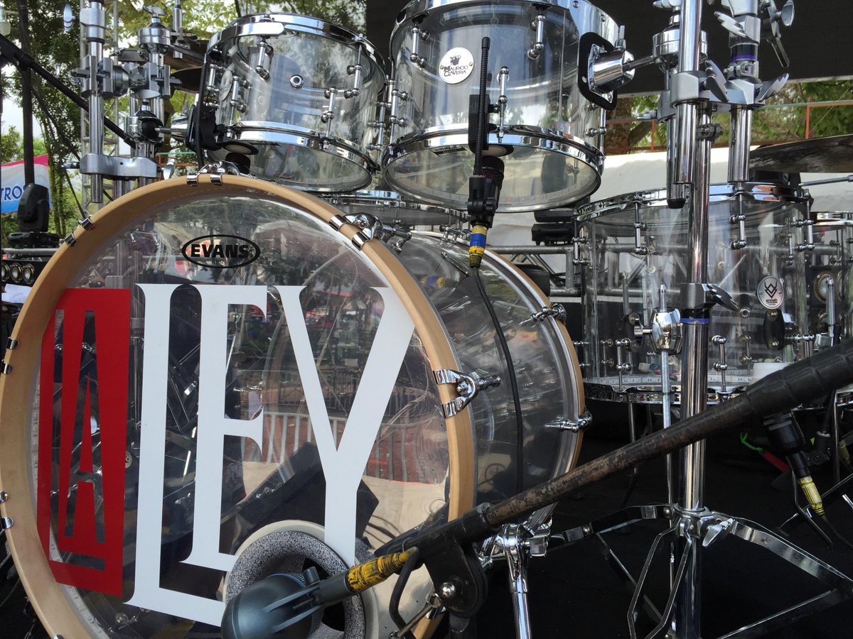Mauricio7's tweet photo. @LaLeyOficial  @LaLeyFanClubMex  Mau Claveria Custom Kit Tour 2015. http://t.co/Z9CHhMuXrQ