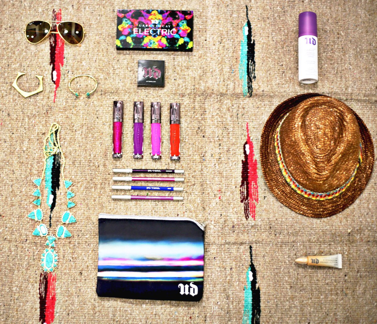 MacBabyCos's tweet image. "Bringing mine with me every step! @UrbanDecay: Coachella bound? Don't forget your UD essentials. #beautywithanedge http://t.co/2v4sgp8Ssj"