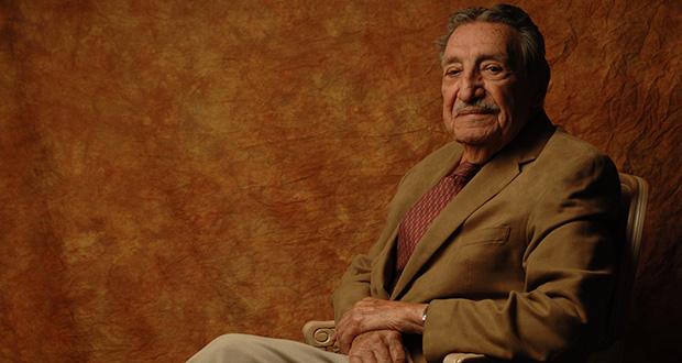 AzCapitolTimes's tweet photo. Raul Castro, Arizona’s first Hispanic governor, dies at 98 http://t.co/5xzCZZWub7 http://t.co/rEtHdZcMu7