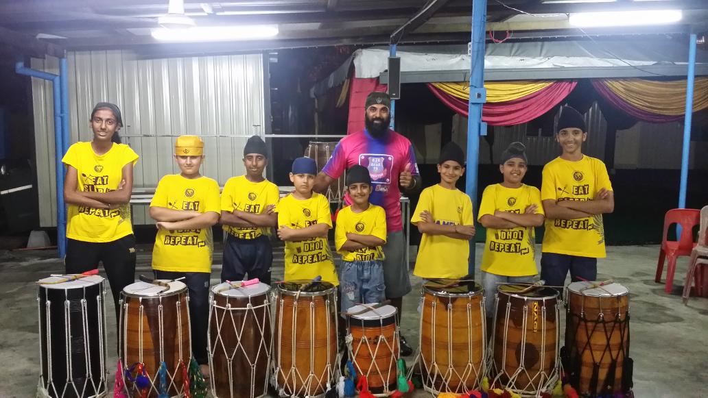 TheDholiz's tweet photo. #dholclass http://t.co/F1J4dGZj60