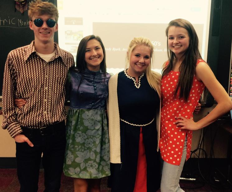 MollySiebs's tweet photo. 1960s in US History was a groovy time! http://t.co/UsMnKB92Hi