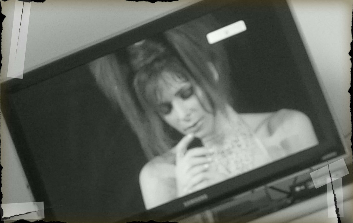 FremeauxPauline's tweet photo. Devant #Mylenium *_* #MyleneFarmer http://t.co/6QWnNj1yJN