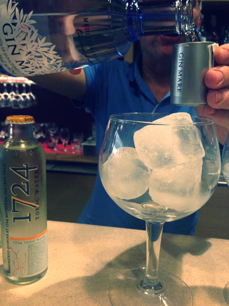rubensenor's tweet photo. Y ya está... Después de comer @1724tonic con @ginMare en el Mercado del Puerto de #laspalmas #sinlucy @algoqrecordar http://t.co/SXFvLUS2hf