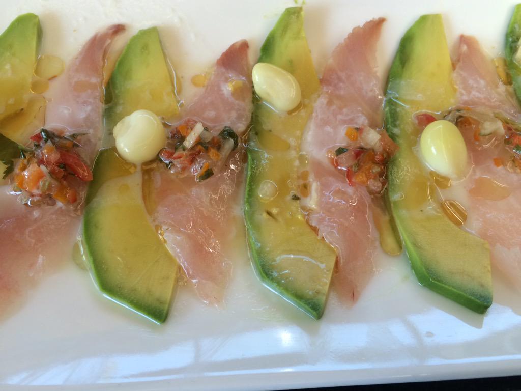 CumaruResto's tweet photo. Algo fresco para un día como hoy! Como la corvina de este tiradito apaltado http://t.co/bUAqimcSyX
