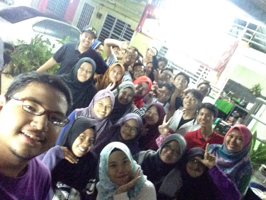 atikahsazali_'s tweet photo. We're so happy tonight!!!Thanks guys for the best memories!! #5Ak 2! Walaupun mcm2 berlaku kite tetap happy! http://t.co/wJQ9Mi5oe6