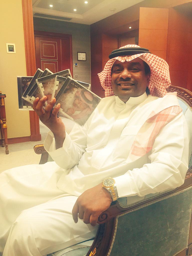 makharesh's tweet photo. الاخ العزيز عبدالله برماوي رفيق درب #اصيل_ابوبكر أهداني البوم #حلو_صوتك .. شكراً ابوإيلاف 😍 #اصيل_ابوبكر2015 http://t.co/QF7uffe5eK