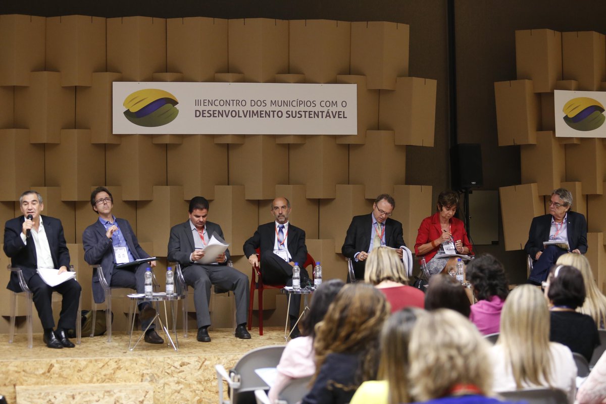 Prefeitos conhecem proposta do #CNSesi durante Seminário promovido pela <a href="/FNPrefeitos/">FNP</a>. goo.gl/gz3X8g