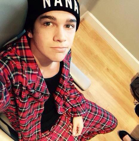 MahoneCaylen's tweet photo. stahp http://t.co/tmS3N7FQAZ