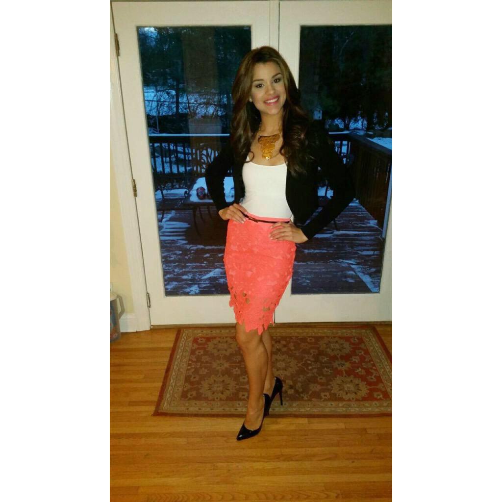 BellezaRepDom's tweet photo. #NBLClarissaVoto la verdadera reina, lo tiene todo de la cabeza a los pies 👑💘✨ http://t.co/KlTLQtXNgE