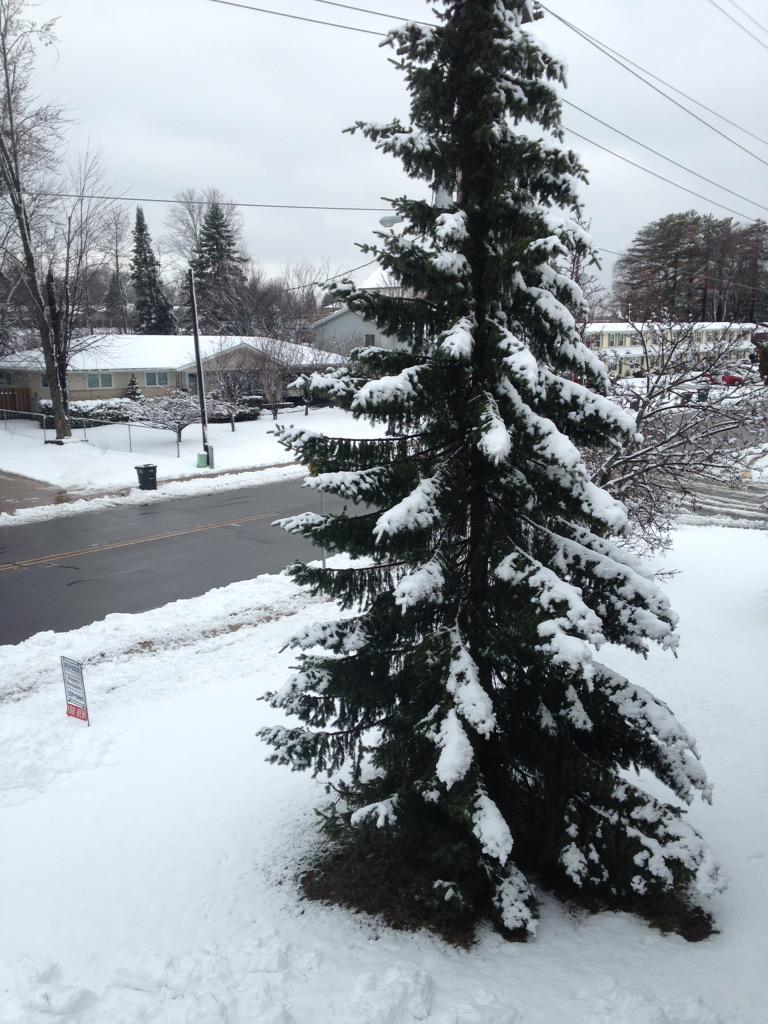MarkerJame's tweet photo. I don't feel so bad living in n central wi when I watch/read @GameOfThrones thanks to @GRRMspeaking #WinterIsComing http://t.co/wr6sTMGvpd