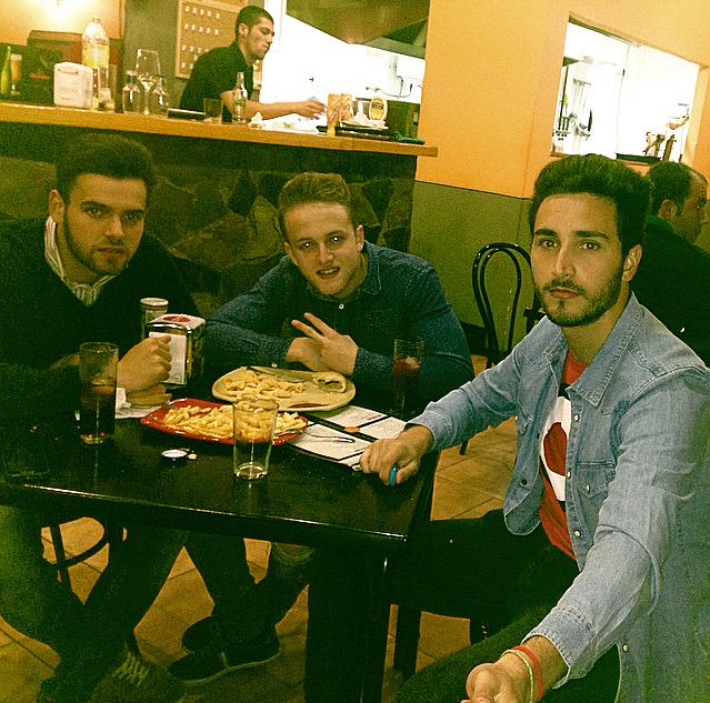 Pabloporterosan's tweet photo. Siempre mal nosotros.. 👏 @corxo @JaimeSnchez10 http://t.co/dIJ8OEvvVo