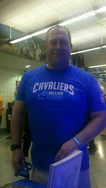 JayneJuvan's tweet photo. So great!!! RT @FightCRC: The @Cavs #MarchForCRC #1MilStrong shirts are a big hit at @TheQArena http://t.co/Slk5KUv90c