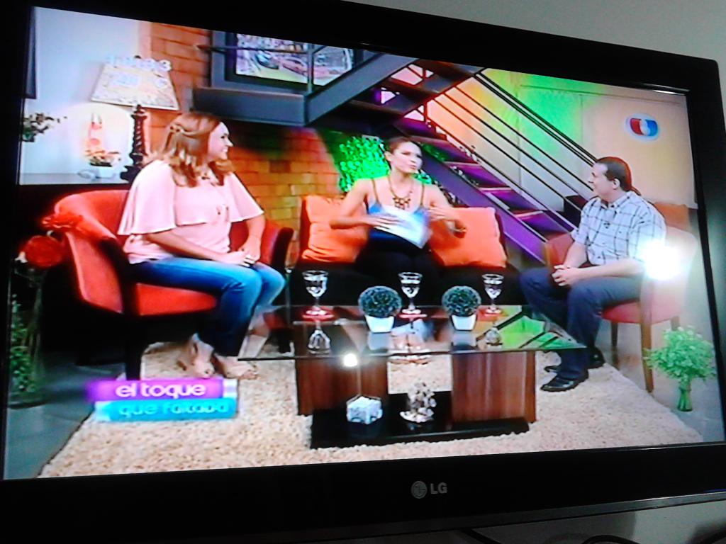 OmarBogado1's tweet photo. Gracias @Yanigonzalezpy y Anika González por el buen momento que pasamos en #eltoquequefaltaba con @Karibenitez34 http://t.co/nA5zjoorcZ